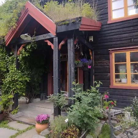 Storlykkja Farm *